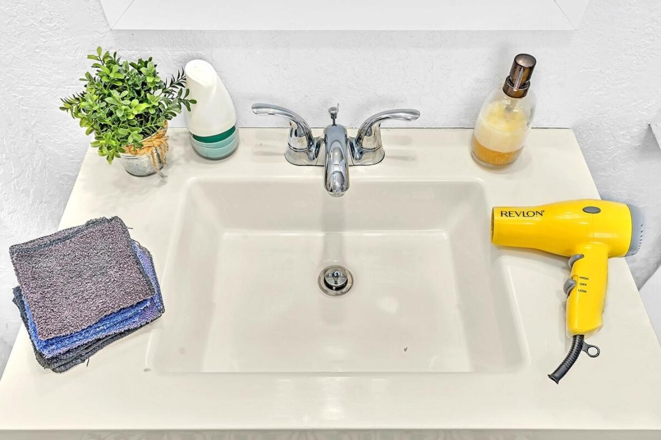 Boutique One Bdrm Close To Aventura Mall & Beach ฮาลลันเดลบีช ภายนอก รูปภาพ