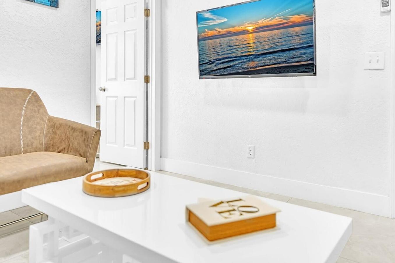 Boutique One Bdrm Close To Aventura Mall & Beach ฮาลลันเดลบีช ภายนอก รูปภาพ